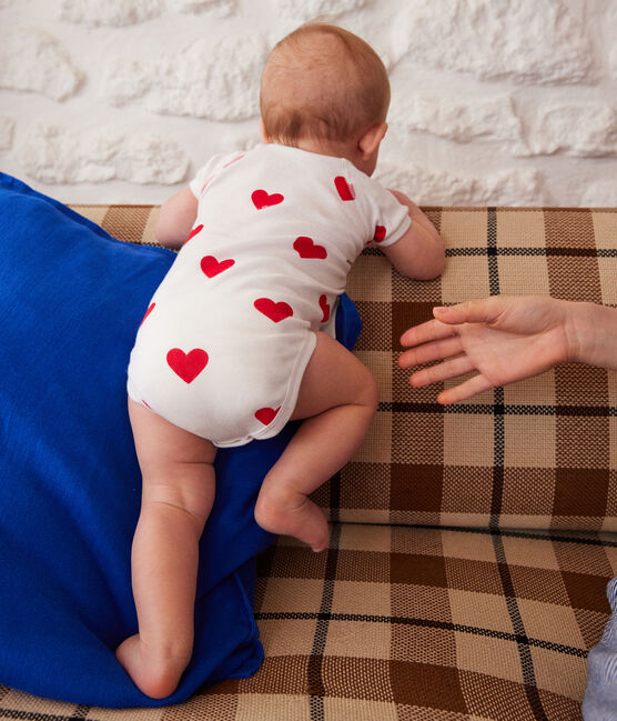 Juego de 3 bodis de algodón de manga corta con corazones para bebé variante 1