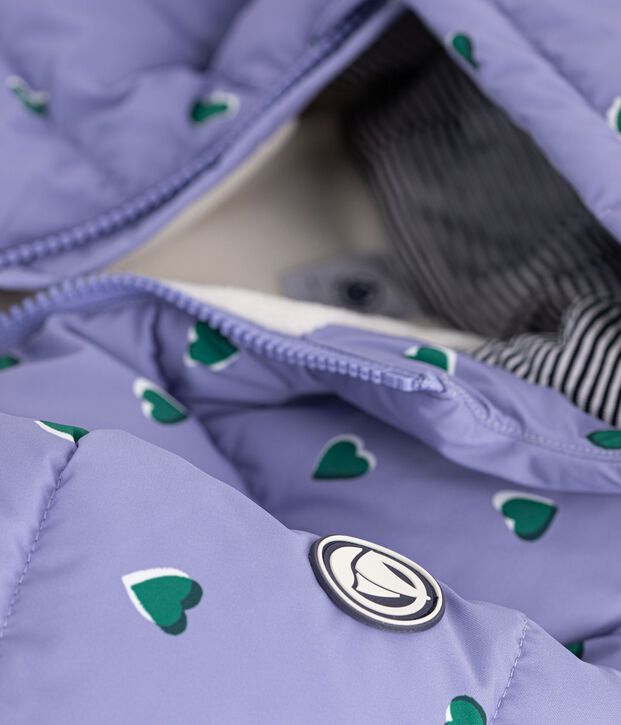 Plum&iacute;fero infantil con estampado de corazones violeta/multicolor