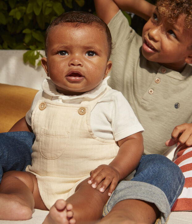 Peto corto de gasa de algod&oacute;n para beb&eacute; crudo