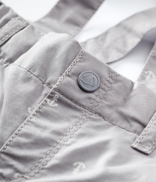 Pantal&oacute;n corto de sarga irresistible de beb&eacute; ni&ntilde;o gris/blanco