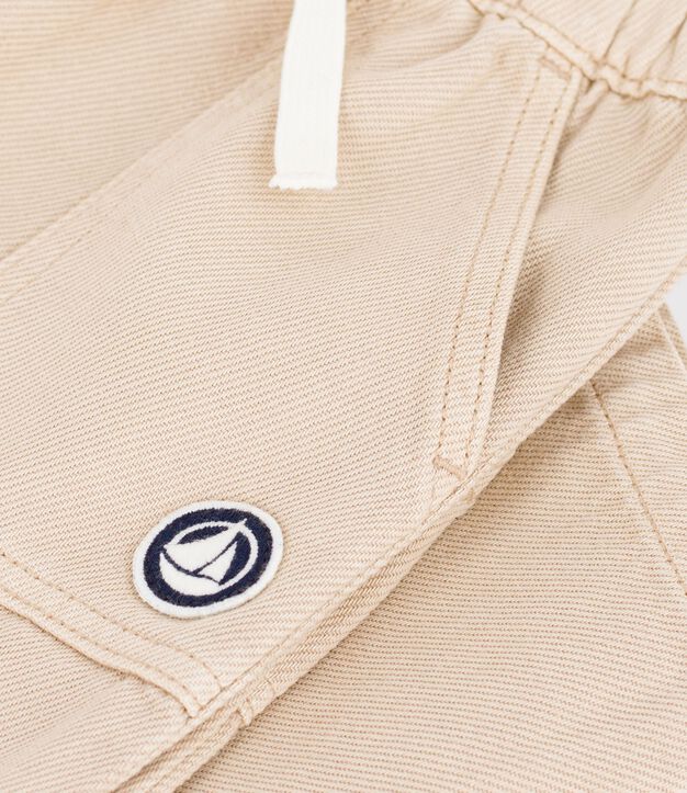 Pantal&oacute;n cargo liso de algod&oacute;n con insignia para beb&eacute; beige