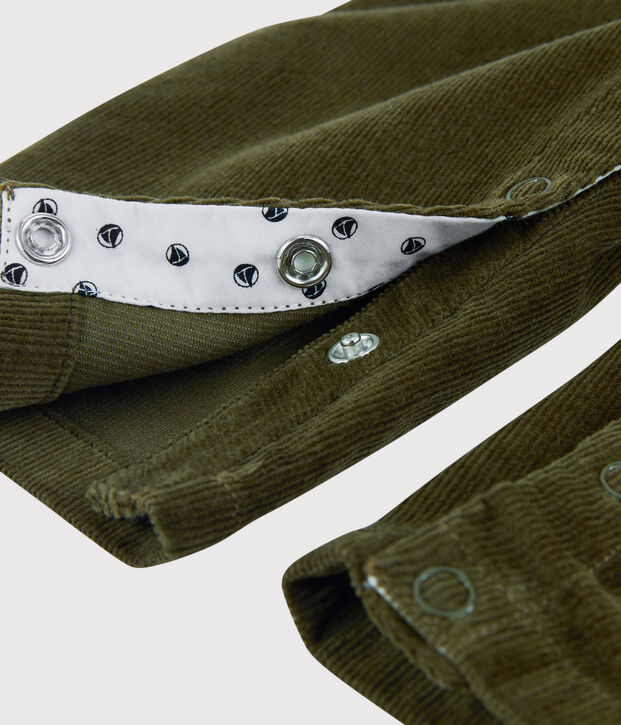 Peto de terciopelo de beb&eacute;. verde