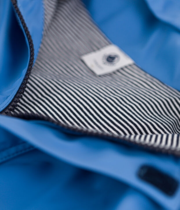 CHUBASQUERO EMBLEM&Aacute;TICO RECICLADO PARA NI&Ntilde;O/NI&Ntilde;A azul