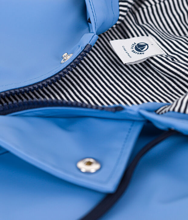 Ic&oacute;nico impermeable encerado fabricado con materiales reciclados azul