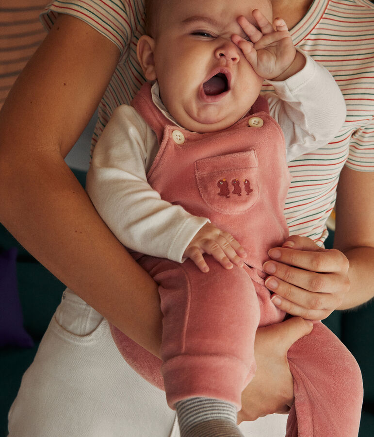Conjunto de peto de terciopelo para beb&eacute; rosa