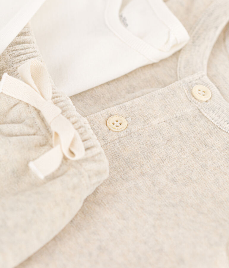 Conjunto de terciopelo y body para beb&eacute; beige