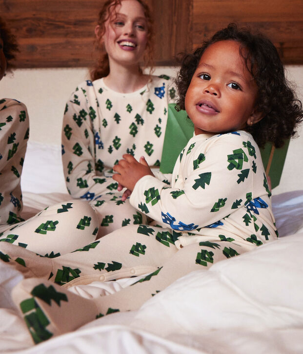 Pijama de felpa con abetos para beb&eacute; crudo/multicolor