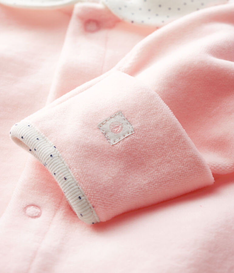 Pijama enterizo rosa con cuello de beb&eacute; en terciopelo de algod&oacute;n ecol&oacute;gico rosa