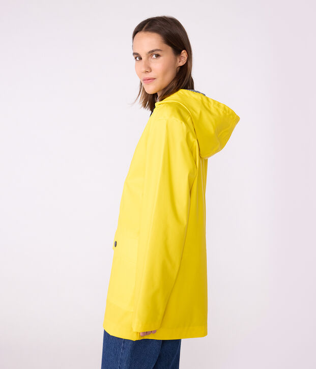 Chubasquero ic&oacute;nico de material reciclado y algod&oacute;n org&aacute;nico amarillo