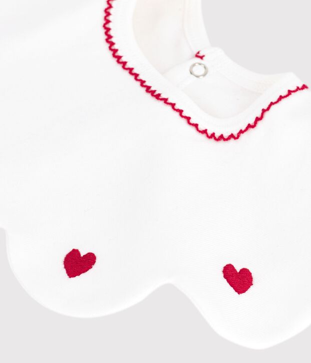 Babero de algod&oacute;n con corazones bordados para beb&eacute; blanco