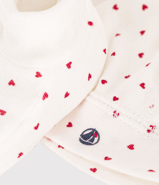 Juego de gorro y patucos con corazón para bebé variante 1