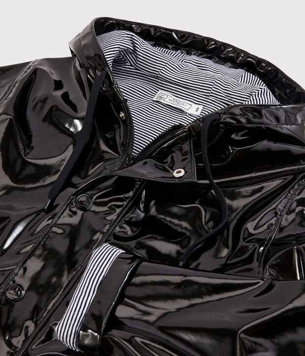 Impermeable de charol emblem&aacute;tico para mujer negro