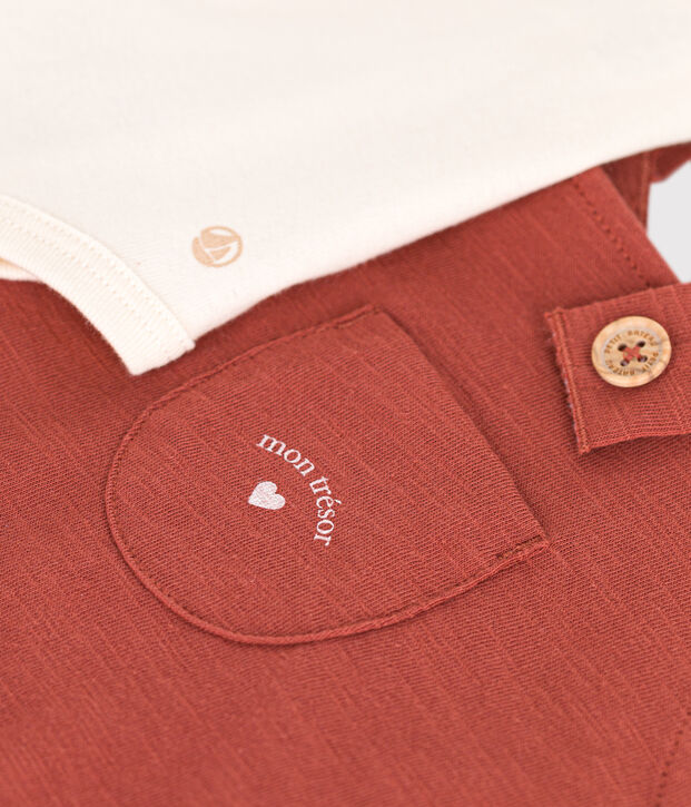 Conjunto de peto de punto flameado para beb&eacute; marron