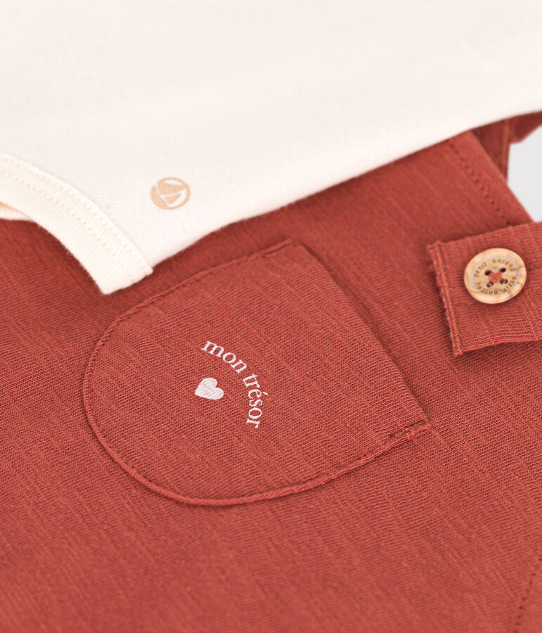 Conjunto de peto de punto flameado para beb&eacute; marron