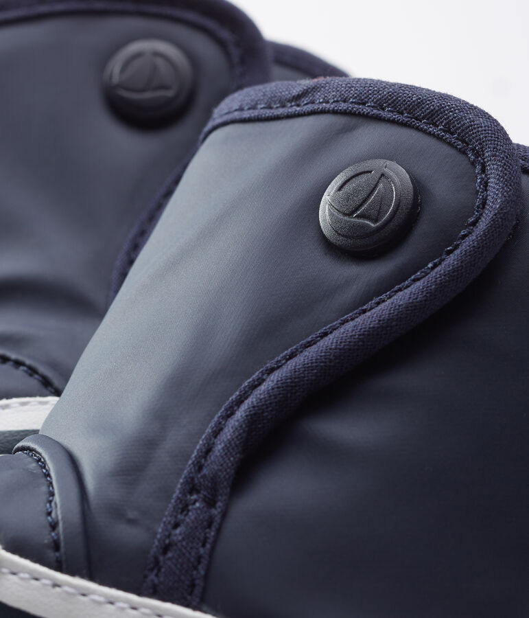 Patucos tipo bot&iacute;n de lluvia para beb&eacute; azul