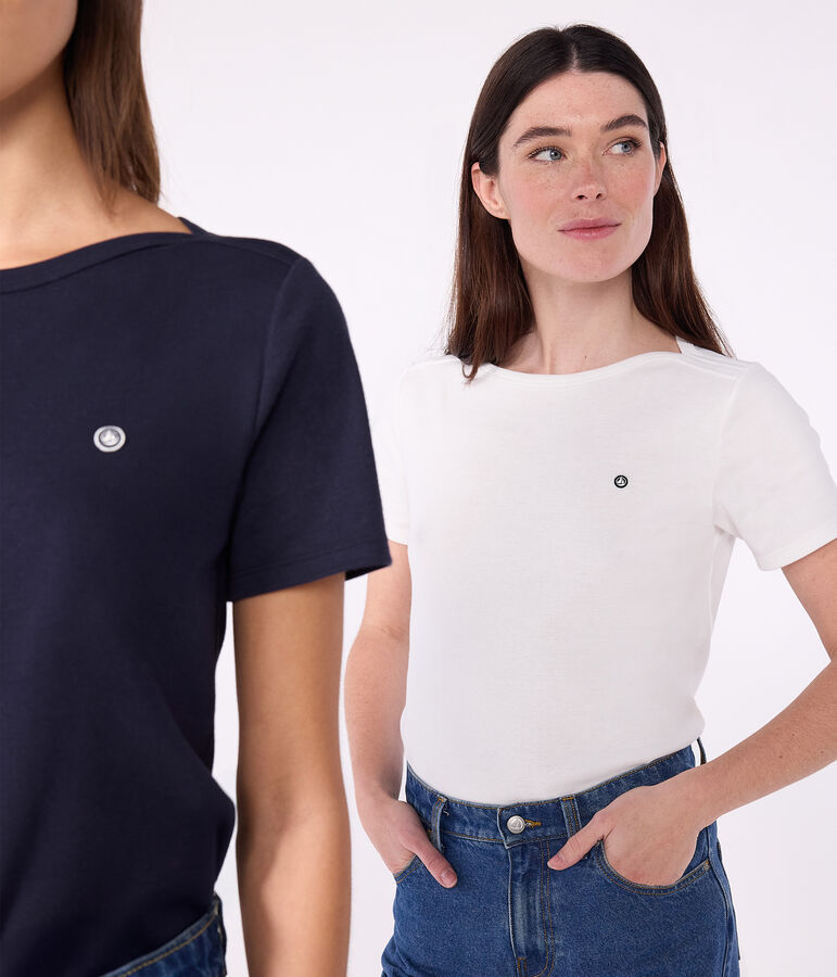 Camiseta ic&oacute;nica de mujer con cuello almirante de algod&oacute;n blanco