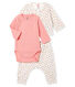 Conjunto de tres piezas para bebé niña de punto