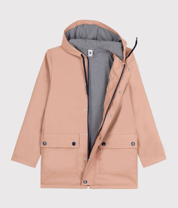 Ic&oacute;nico impermeable encerado fabricado con materiales reciclados beige