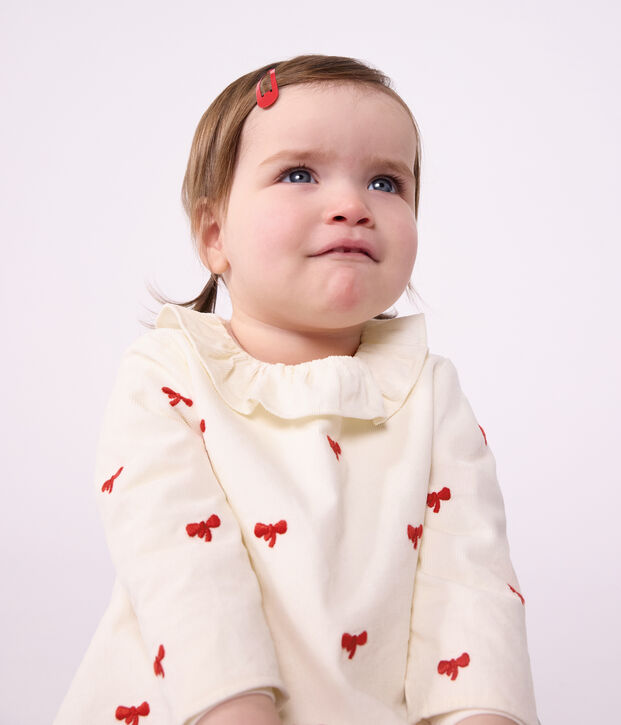 Blusa de terciopelo bordado con estampado de lazos para beb&eacute; crudo/rojo