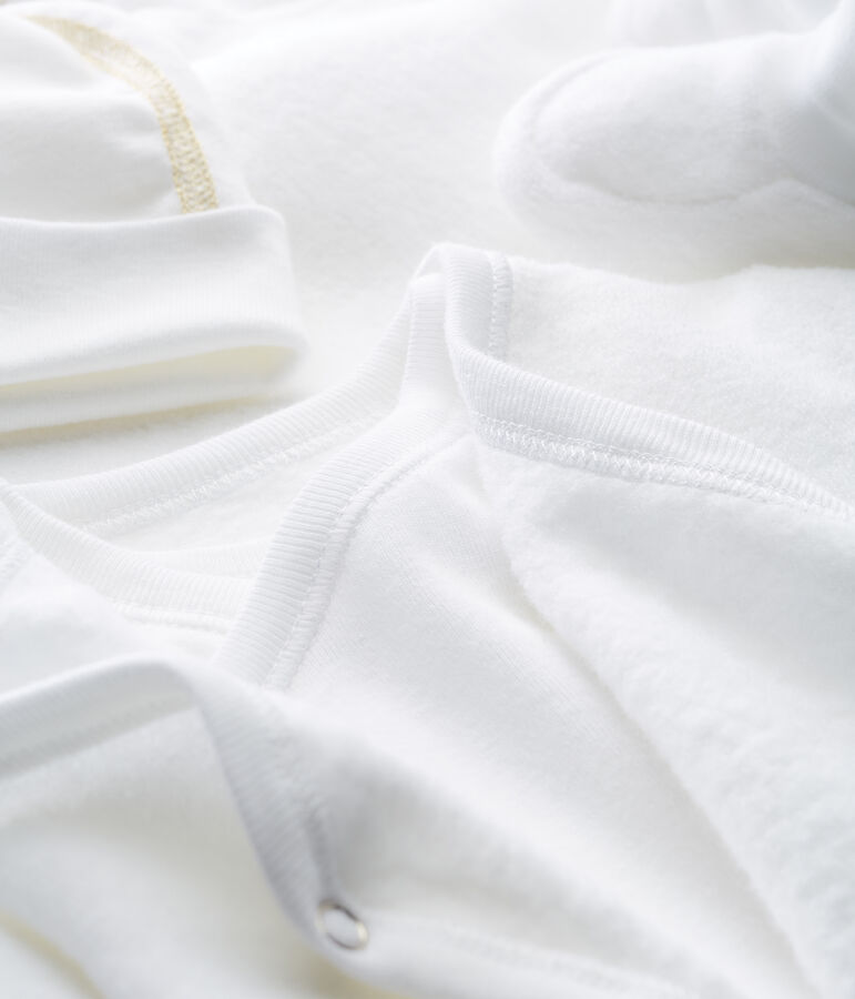 Caja de regalo para reci&eacute;n nacido de tejido de rizo raspado multicolor