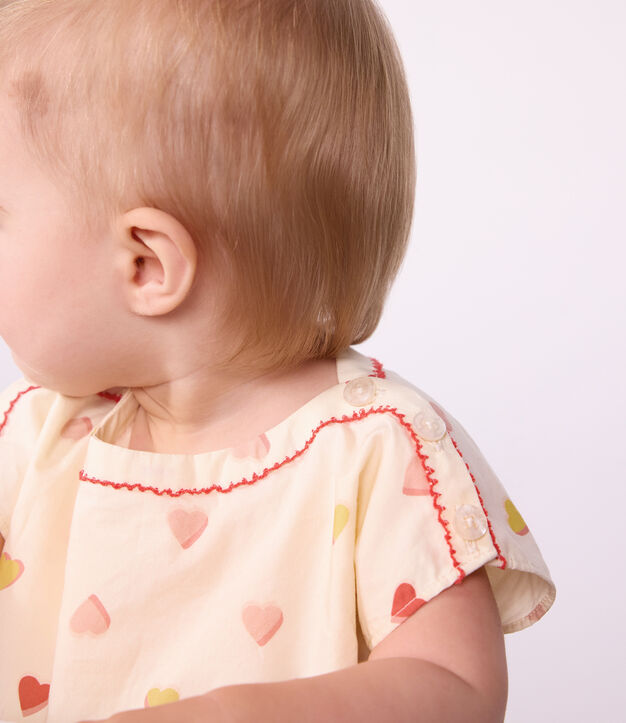 Vestido de algod&oacute;n de manga corta con estampado de corazones para beb&eacute; crudo/multicolor