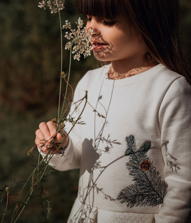 Vestido de ni&ntilde;a Petit Bateau x Deyrolle blanco