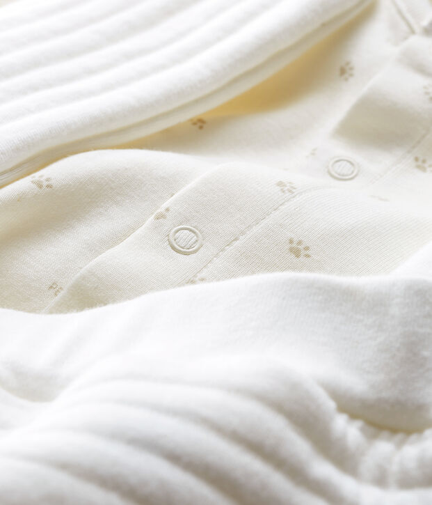 Conjunto de tres piezas para beb&eacute; ni&ntilde;a de t&uacute;bico blanco