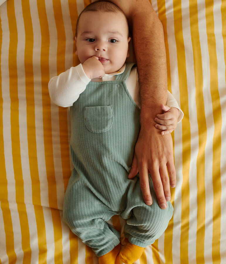 Conjunto de peto y body bordado de algod&oacute;n para reci&eacute;n nacido verde