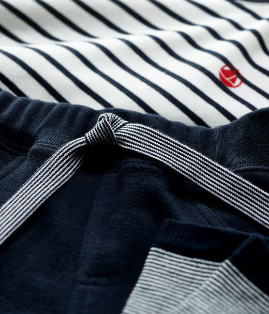 Conjunto de tres prendas de bebé. variante 1