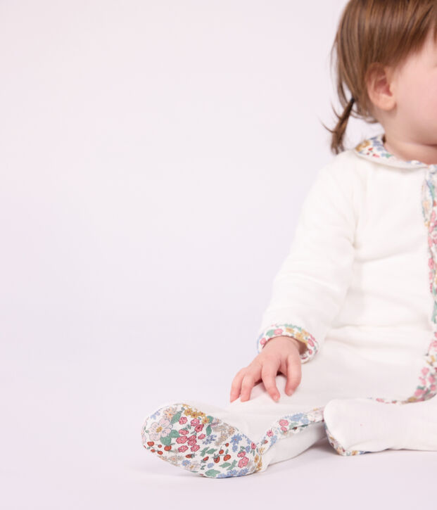 Pijama liso de terciopelo con cuello con estampado de flores para beb&eacute; blanco