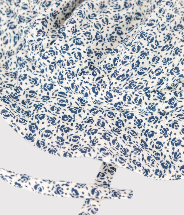 Capelina de gasa de algod&oacute;n con flores azules para beb&eacute; ni&ntilde;a crudo/azul