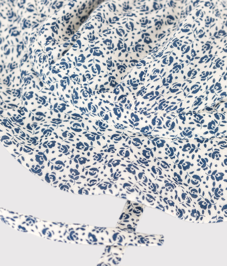 Capelina de gasa de algod&oacute;n con flores azules para beb&eacute; ni&ntilde;a crudo/azul