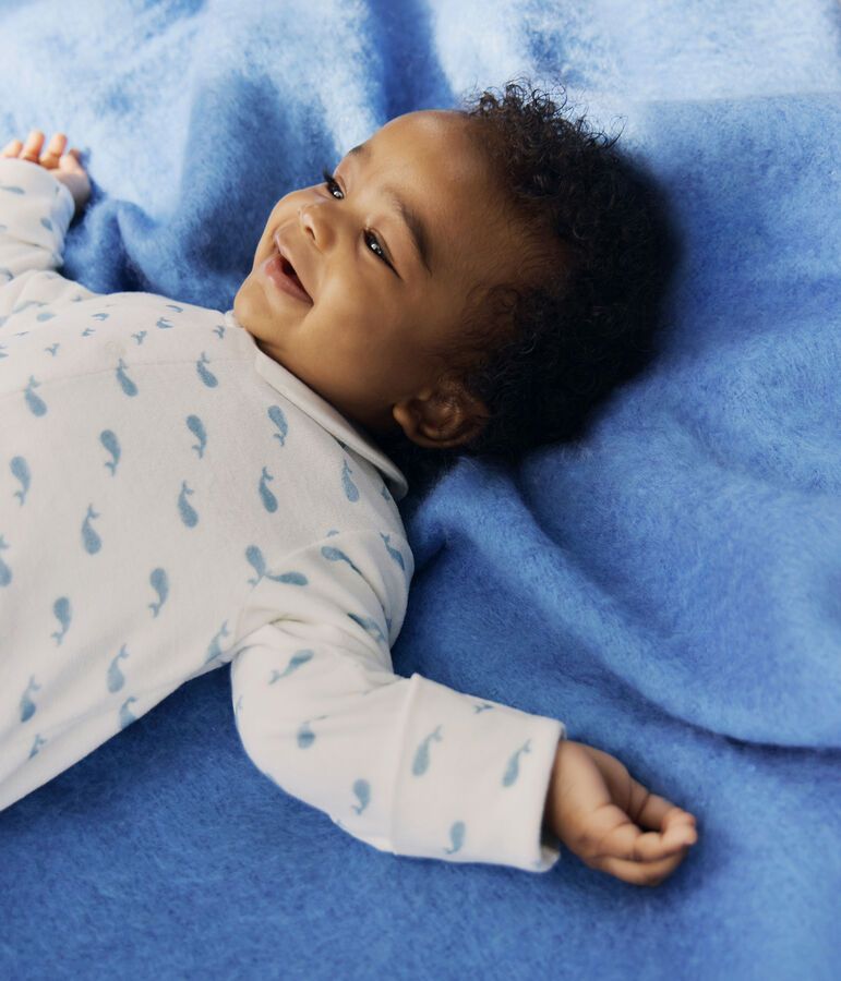 Pijama infantil de terciopelo con cuello estampado de ballenas blanco/azul