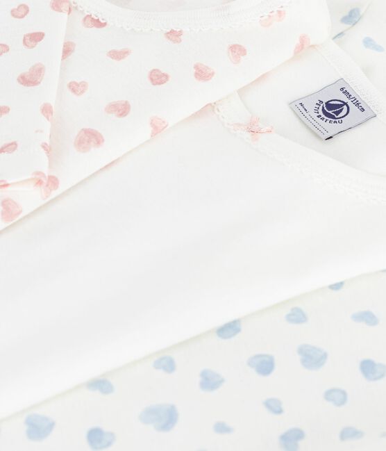 Juego de camisetas infantiles de algodón de manga larga con estampado de corazones. variante 1
