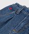 Pantal&oacute;n denim liso con bordado de coraz&oacute;n para beb&eacute; azul