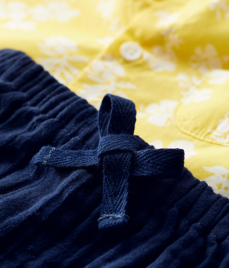 Conjunto de dos piezas con estampado hawaiano de popelina ecol&oacute;gica de beb&eacute; amarillo/blanco