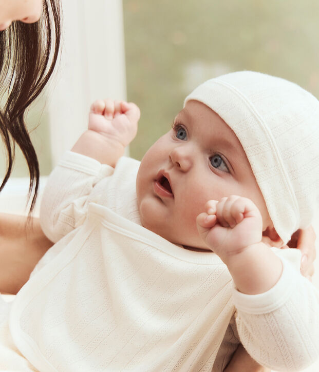 Conjunto largo de 3 piezas de algod&oacute;n calado con gorro para beb&eacute; MILK
