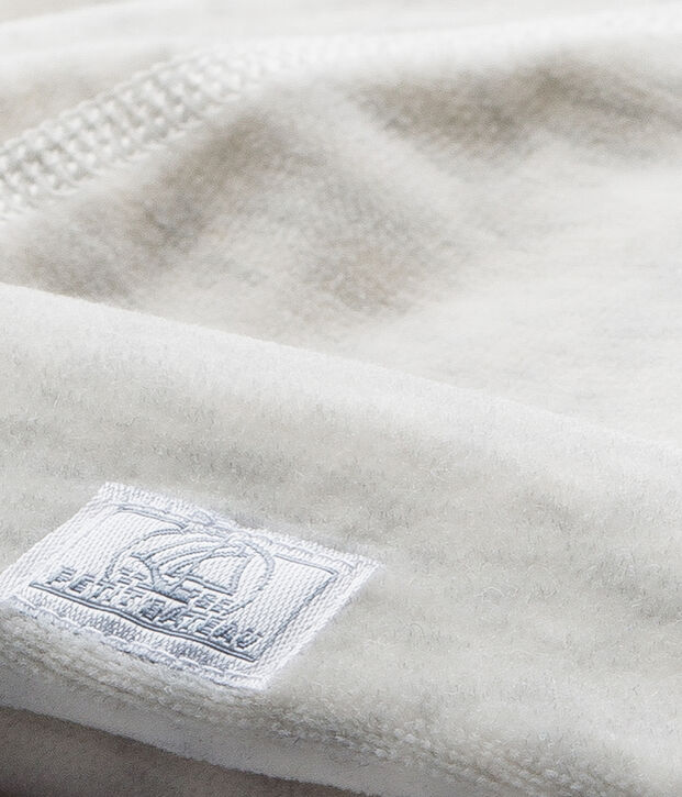 Gorrito de terciopelo beige