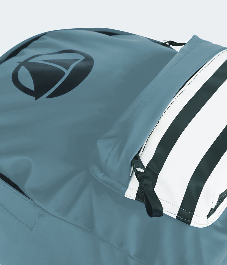 Una mochila ic&oacute;nica multicolor