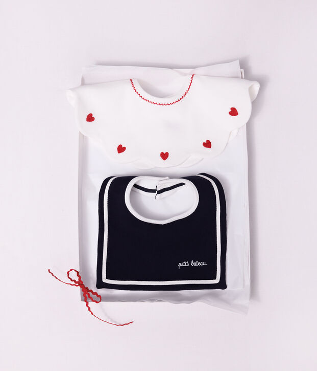 Babero de algod&oacute;n con corazones bordados para beb&eacute; blanco