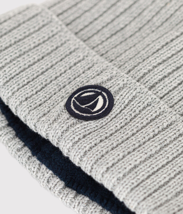 Gorro infantil de punto tricotado con forro polar gris