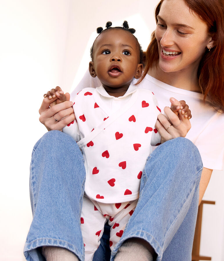 Conjunto de 3 piezas cruzado con estampado de corazones para beb&eacute; blanco/rojo