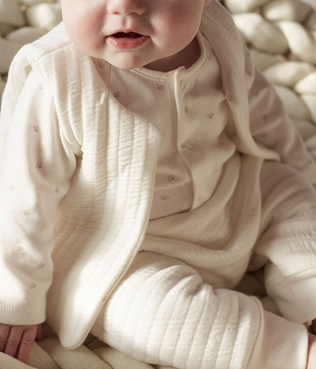 Conjunto de tres piezas para beb&eacute; ni&ntilde;a de t&uacute;bico blanco