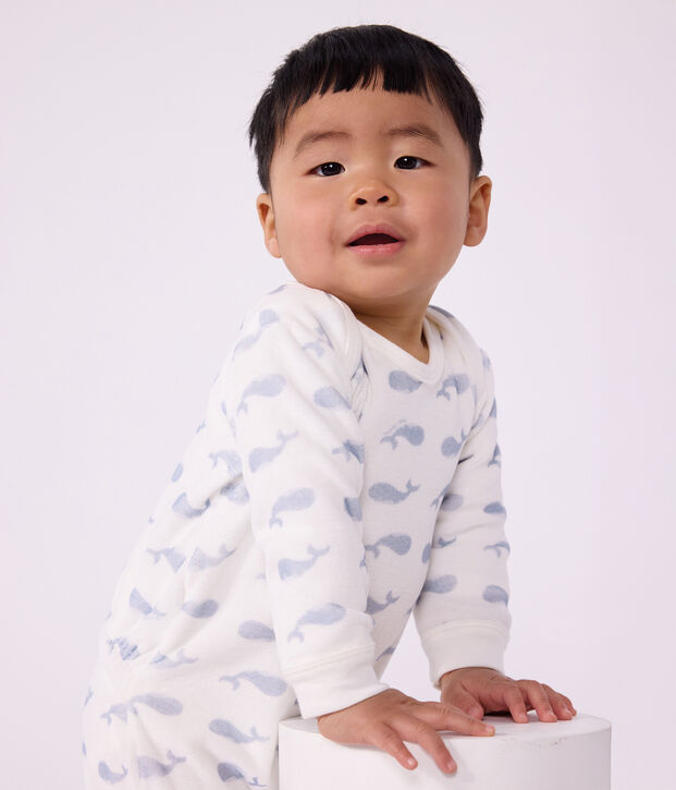 Pijama de terciopelo con estampado de ballena y abertura sin botones de presi&oacute;n para beb&eacute; blanco/azul