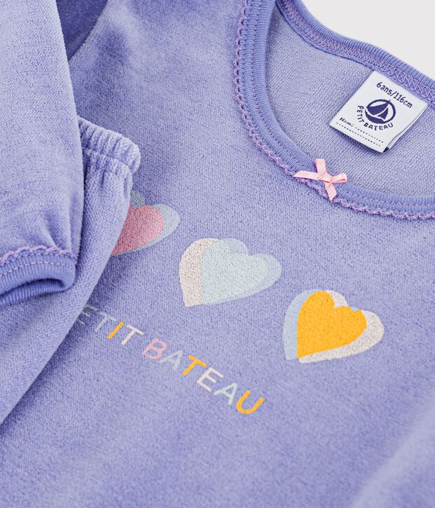 Pijama infantil de terciopelo con estampado de corazones violeta