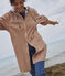 Chubasquero largo y ligero de material reciclado unisex beige VINTAGE