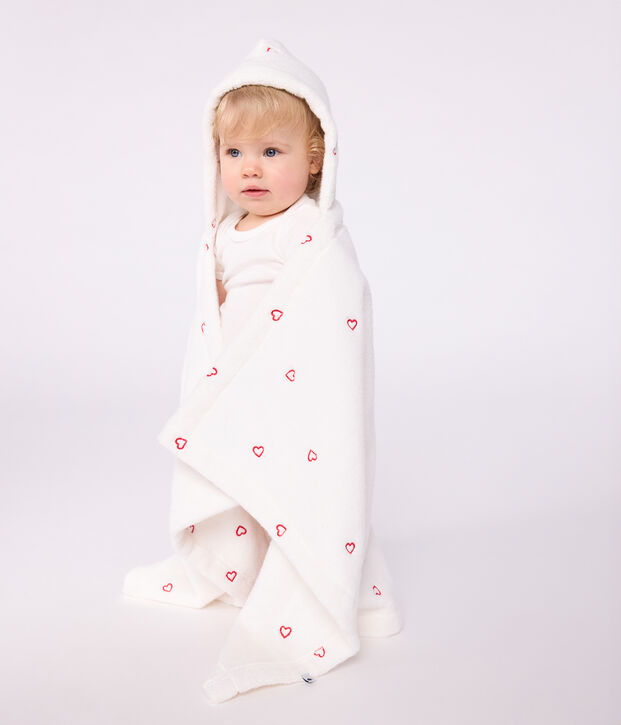 Capa de ba&ntilde;o de rizo con corazones bordados para beb&eacute; blanco/rosa