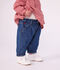 Pantal&oacute;n denim liso con bordado de coraz&oacute;n para beb&eacute; azul