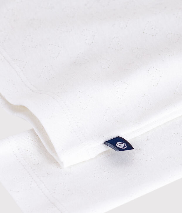 Camiseta infantil de cuello alto de algod&oacute;n calado estampado blanco