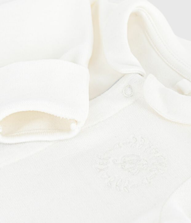 Pijama de terciopelo con cuello liso para beb&eacute; blanco